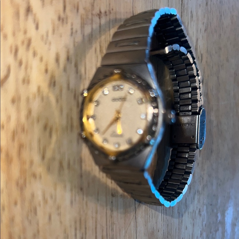 Vintage Gucci small ladies watch